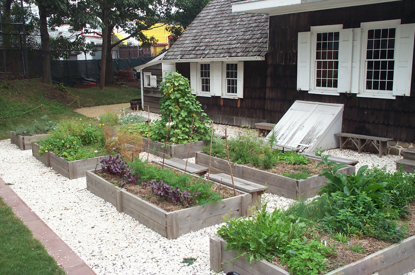 Tips in Making a Kitchen Herb Garden Design | Herb Garden Design